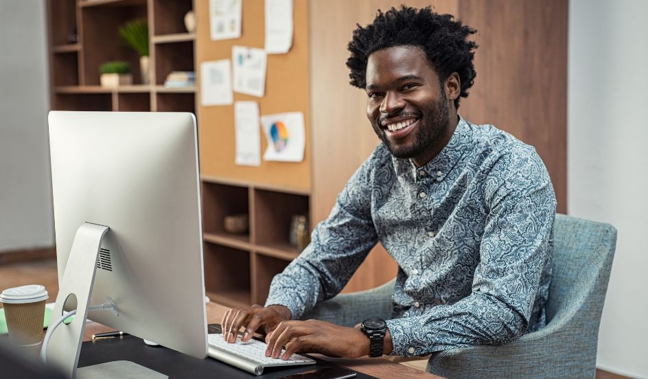 male on computer using free resources for computer skills